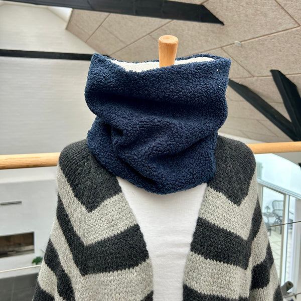 Halsedisse i blåt teddybear med muldvarp fleece og hvidt teddybear