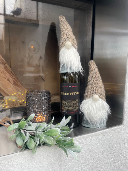 ❤️Håndlavede “Gnomer” med hjemmestrikkede huer i beige (2 stk).