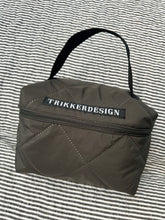 Indlæs billede til gallerivisning Toilettaske/makeuptaske i army quilt.
