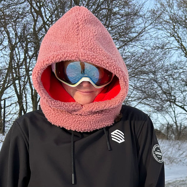 Balaclava i lyserød teddybear og rødt fleece.