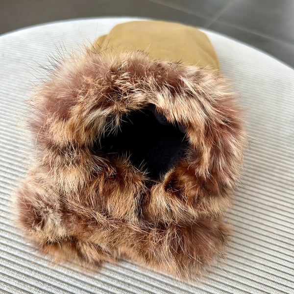 Luffer i gyldenfarvet velour med kanin pels