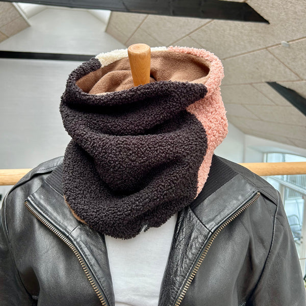 Halsedisse i rosa, sort og råhvid teddybear