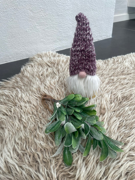 ❤️Håndlavet “Gnom” i karry velour og hjemmestrikket lilla hue.