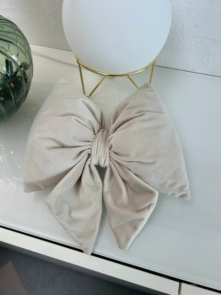 Lille sløjfe i råhvid velour.