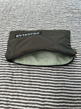 Indlæs billede til gallerivisning Keyhanger taske i armygrøn quilt.
