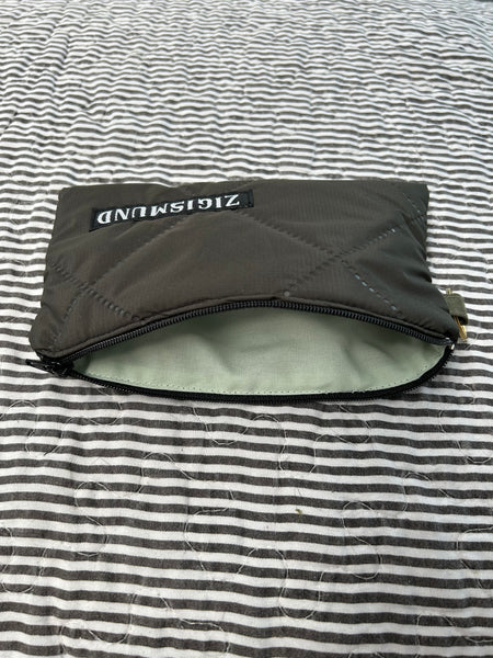 Keyhanger taske i armygrøn quilt.