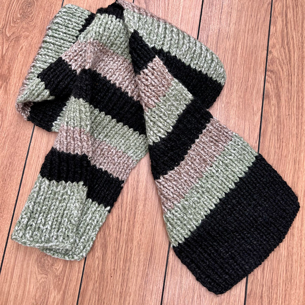 Storstrikket halstørklæde i meleret mint og nude med antracit.