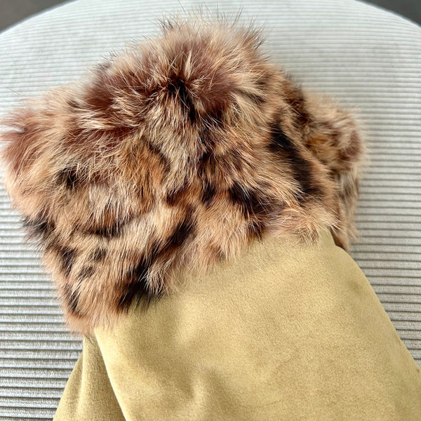 Luffer i gyldenfarvet velour med kanin pels