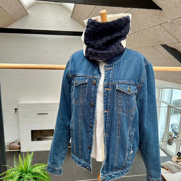 Halsedisse i nude, råhvid og blå