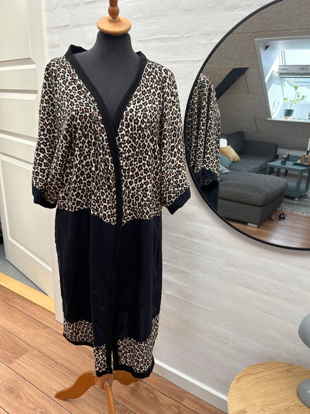 Kimono med dyreprint, blå og sort. Str.m/l