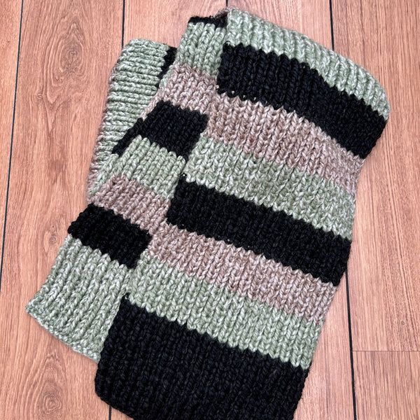 Storstrikket halstørklæde i meleret mint og nude med antracit.