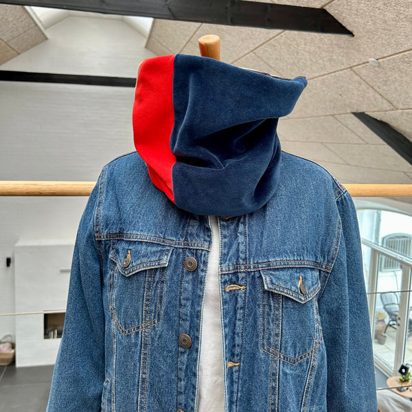 Halsedisse i rød jersey og blå/nude velour.