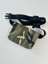 Indlæs billede til gallerivisning Bæltetaske/crossbody taske i army stof.
