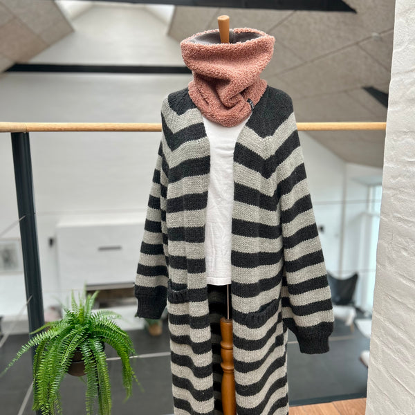 Halsedisse i mørkerosa teddybear med grå fleece