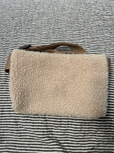 Bæltetaske/crossbody i teddybear.