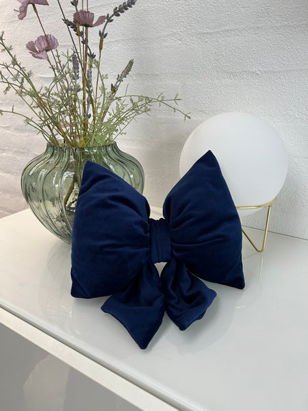 Lille velour sløjfe i kobolt blå.