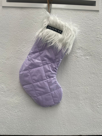 Stor julesok i lilla med shine og fake fur.