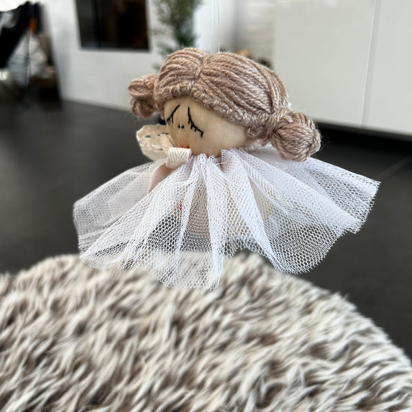 Den lille fede skytsengel Darma.
