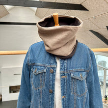 Indlæs billede til gallerivisning Halsedisse i Isoli med blødt sort fleece
