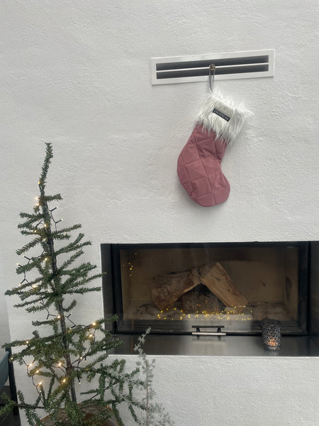 Stor julesok i mørk Rosa quilt med fake fur.