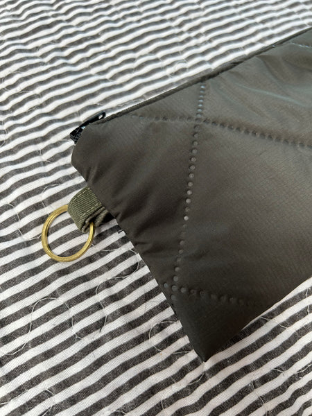 Keyhanger taske i armygrøn quilt.