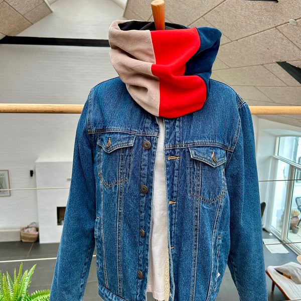 Halsedisse i rød jersey og blå/nude velour.