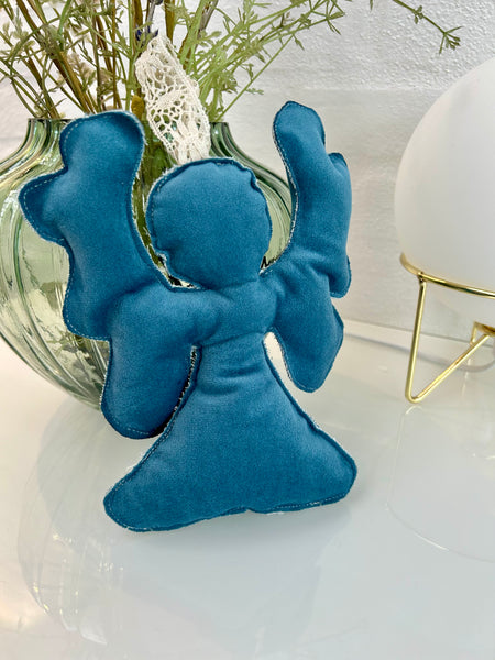 Engle ophæng i petroliums farvet velour.