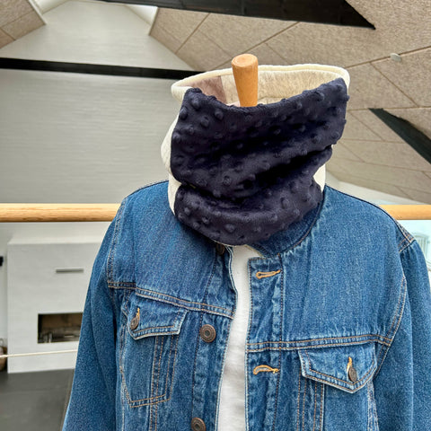 Halsedisse i nude, råhvid og blå