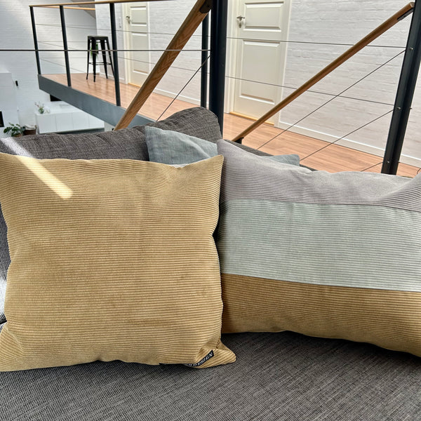 Pudebetræk i støvet oliven, mørk kit og lys salvie. Med Dusty olive som bagside.