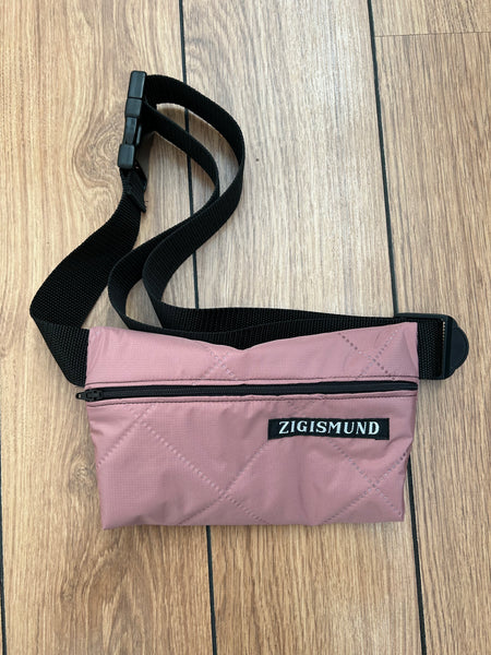 Crossbody/bæltetaske i rosa quilt.