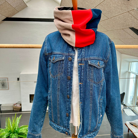 Halsedisse i rød jersey og blå/nude velour.