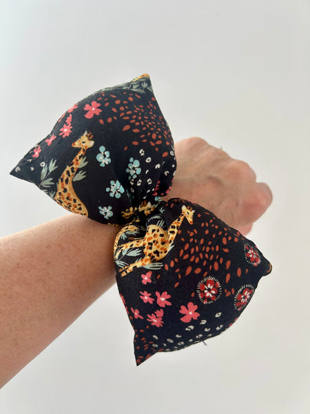 Kæmpe hårsløjfe med giraffer.