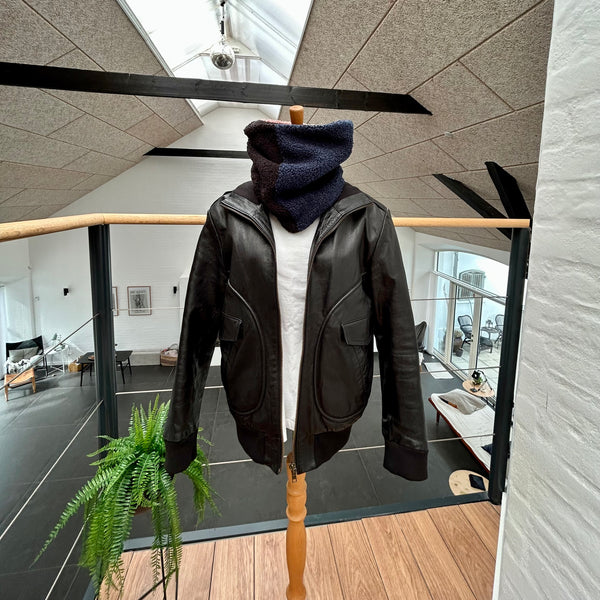 Halsedisse i mørkeblå, sort og rosa teddybear