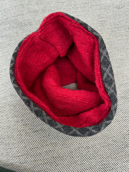 Halsedisse i skønne stærke farver.