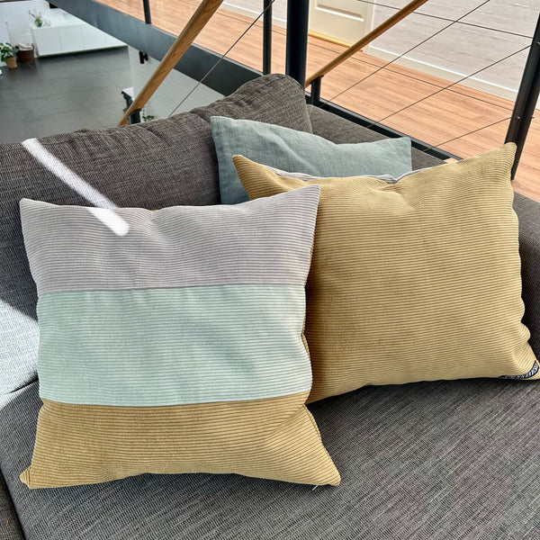 Pudebetræk i støvet oliven, mørk kit og lys salvie. Med Dusty olive som bagside.