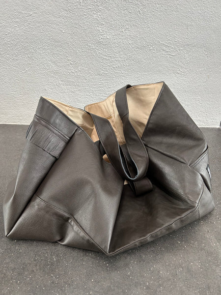 Brun læder shopper i genbrugs læder.