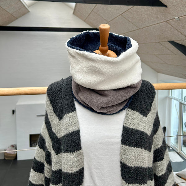 Halsedisse i blåt teddybear med muldvarp fleece og hvidt teddybear