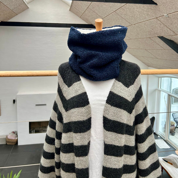 Halsedisse i blåt teddybear med muldvarp fleece og hvidt teddybear