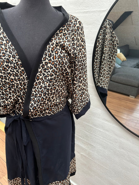 Kimono med dyreprint, blå og sort. Str.m/l