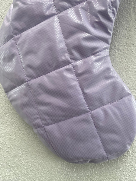 Stor julesok i lilla med shine og fake fur.