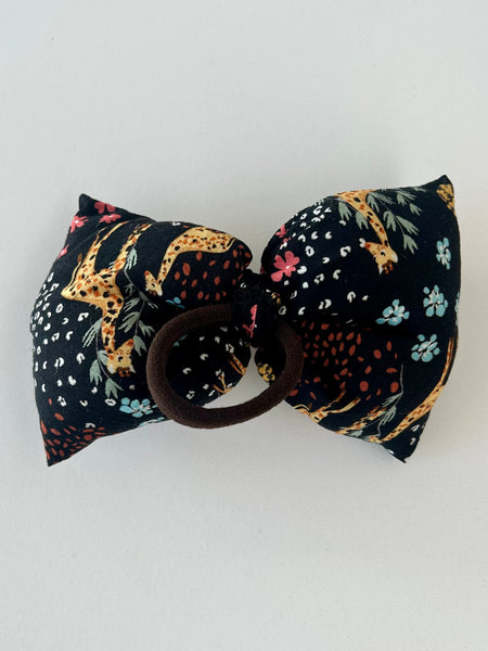 Kæmpe hårsløjfe med giraffer.