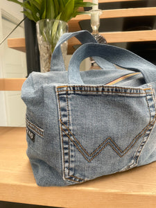 Makeup/toilettaske i Wrangler denim med lyserød lynlås