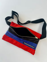 Indlæs billede til gallerivisning Crossbody/bæltetaske i skind og fake skind.

