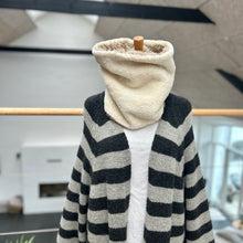 Indlæs billede til gallerivisning Halsedisse i fake fur i nude og med råhvid tykt teddybear
