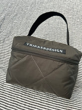 Indlæs billede til gallerivisning Toilettaske/makeuptaske i army quilt.
