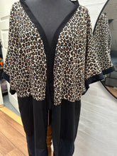Indlæs billede til gallerivisning Kimono i dyreprint og blå viscose str.m/l
