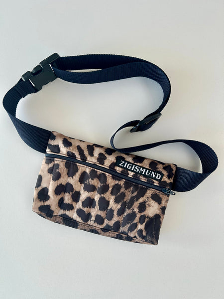 Bæltetaske/crossbody taske i quiltet Leo.