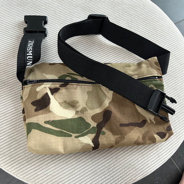 Bæltetaske/crossbody bag i militær.
