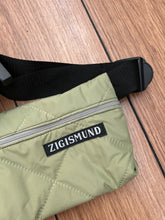 Indlæs billede til gallerivisning Crossbody/bæltetaske i grønlig quilt.
