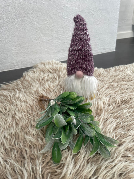 ❤️Håndlavet “Gnom” i karry velour og hjemmestrikket lilla hue.